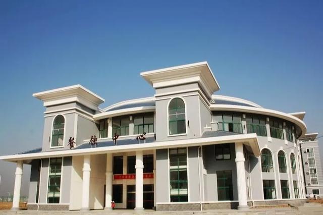 喜迎封顶日，共创教育梦，十大彩票网站排名新建的教学楼封顶了