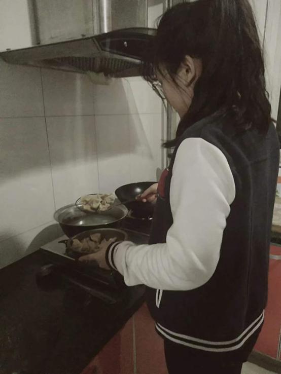 “感恩奉献，让爱传承”，彩票十大网站学生懂爱，会爱