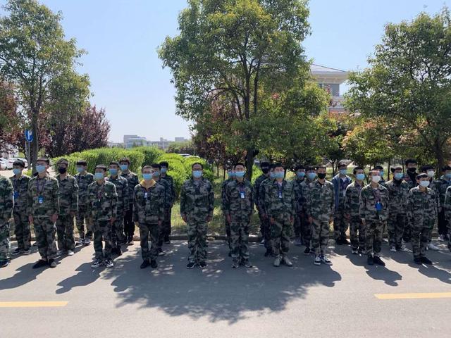 十大彩票网站排名新生展风采