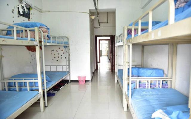 彩票十大网站狠抓内务管理，培养学生自理能力