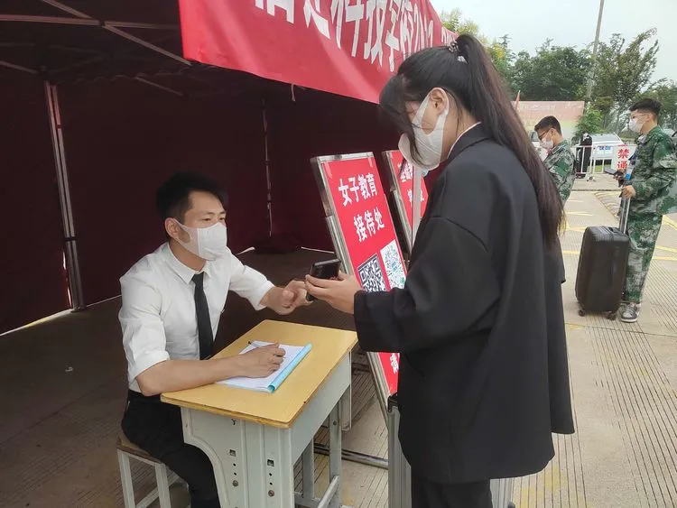 十大彩票网站排名举办2021年秋季开学疫情防控应急处置工作实战演练